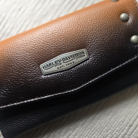 Harley-Davidson Women's Tan and Black Leather Bag and Wallet - Picture 11 of 11